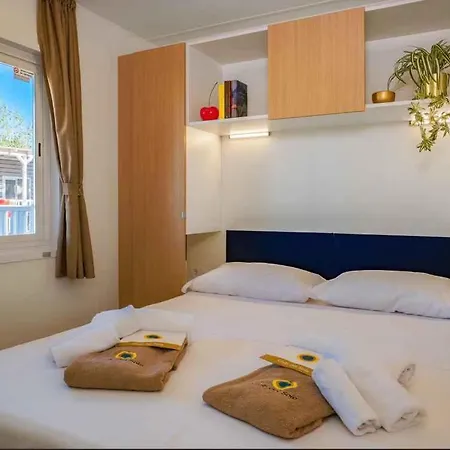 Mobilehome In 53448 *