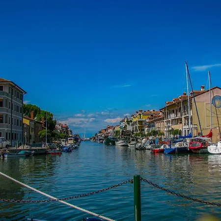 Mobilehome In 53448 منتزه العطل غرادو